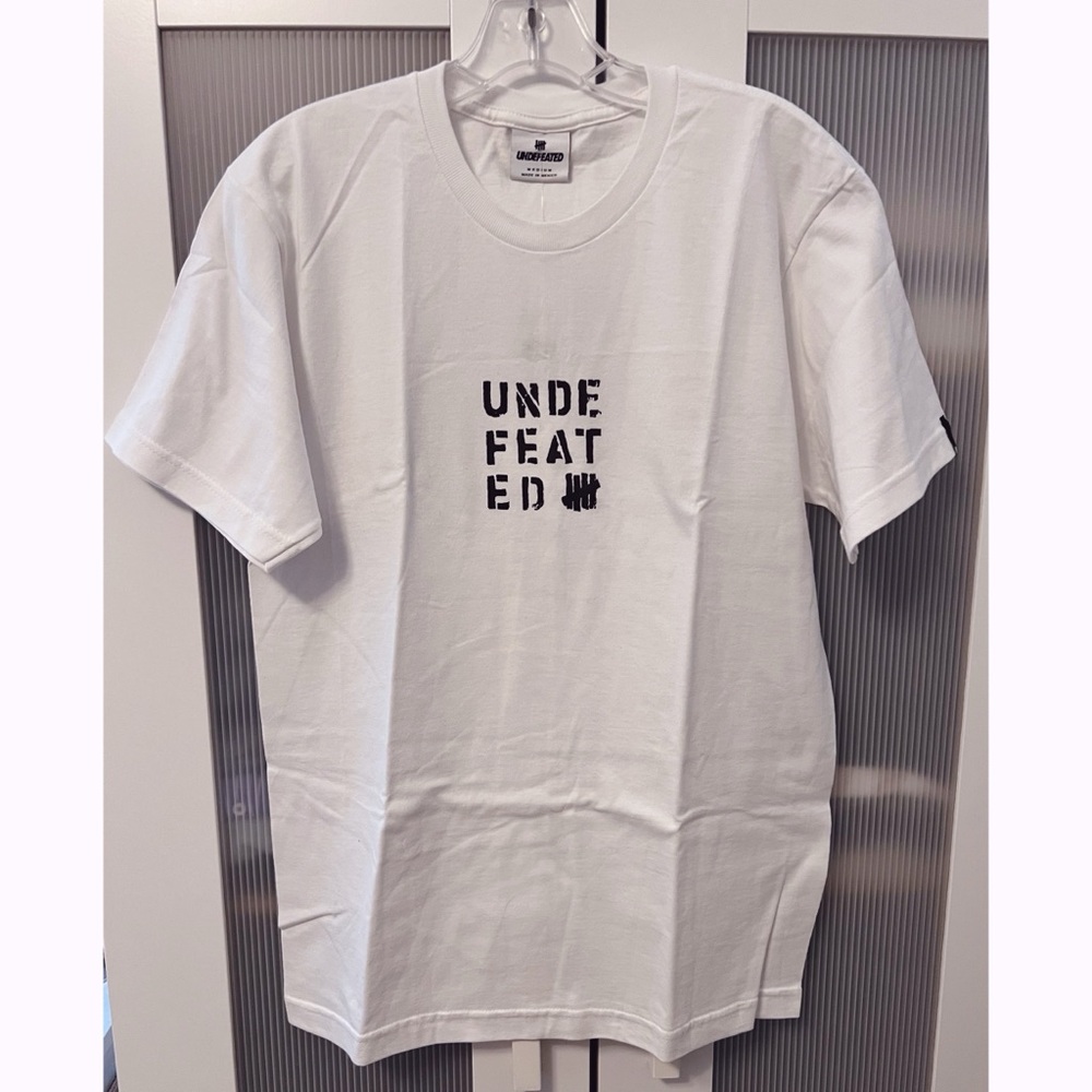 NWT Undefeated White Men's T-Shirt Graphic Size M Base Temp Tee